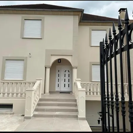 Holiday home Maison Spacieuse Avec Terrasse A