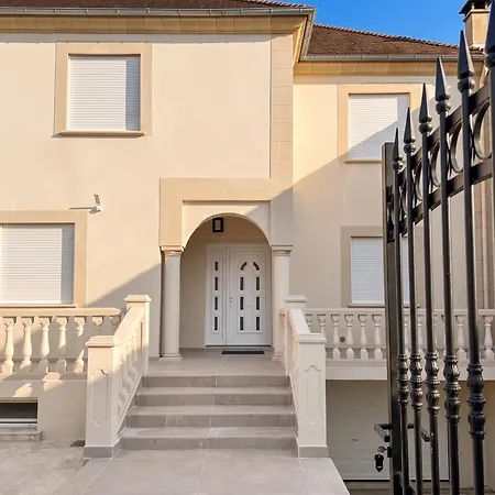 Maison Spacieuse Avec Terrasse A * بونتولت-كومْبو