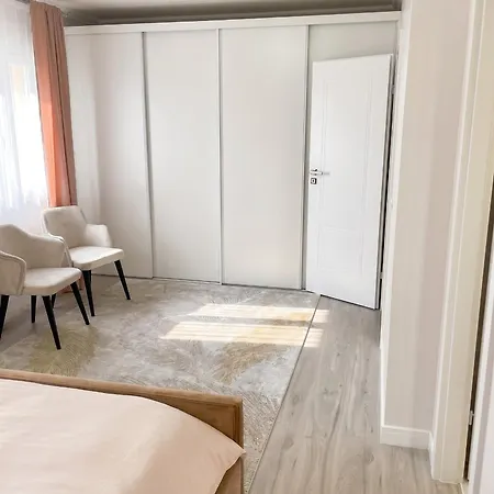 Maison Spacieuse Avec Terrasse A