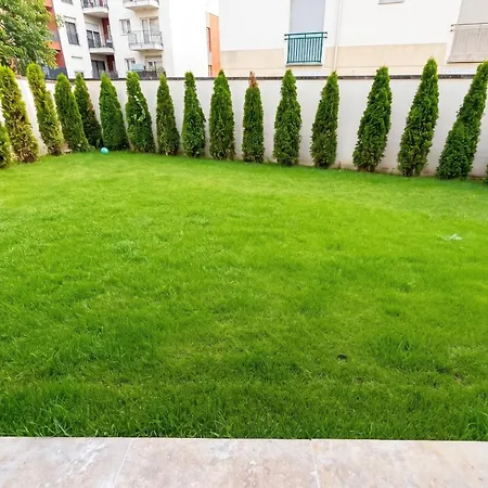 Maison Spacieuse Avec Terrasse A *